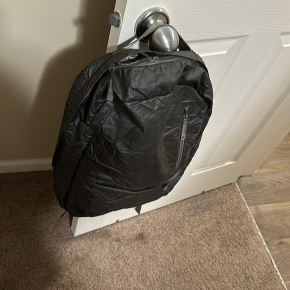 Incase CL55344 Alloy Backpack (Steel) used - Picture 4 of 4